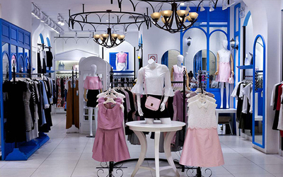 叠装与挂装，“色诱”陈列提升快时尚服装店营销效果